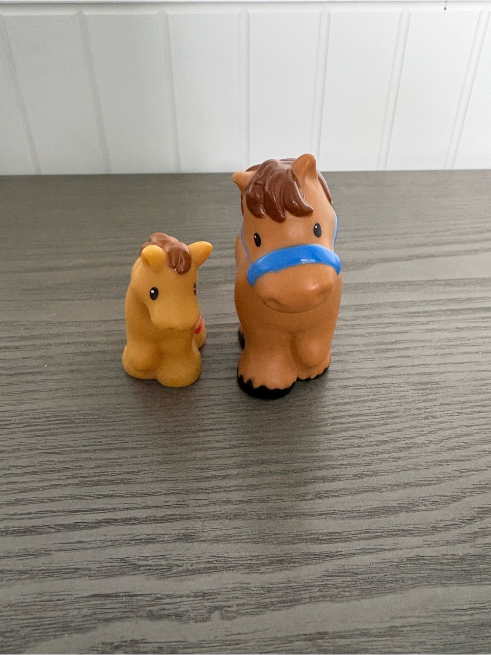 Fisher Price LITTLE PEOPLE Mama + Baby Horse Duo